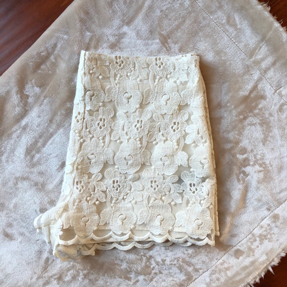 Arc & Co Lace Shorts - Picture 2 of 4